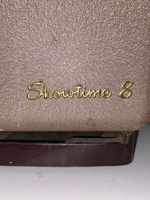 Good quality Vintage Kodak Projector in case: 100% Original and in good condition