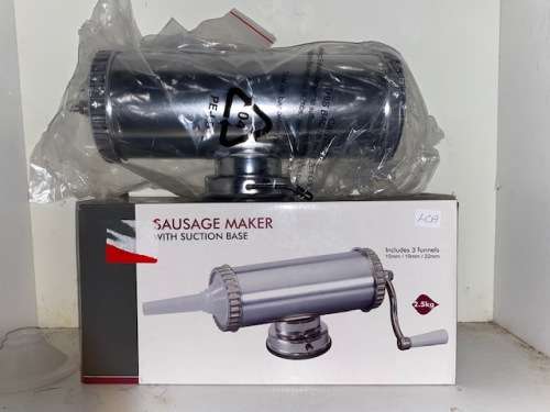 BRAND NEW 2,5 kg Sausage Maker with 3 funnels: Lovely item