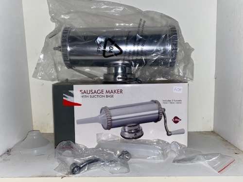 BRAND NEW 2,5 kg Sausage Maker with 3 funnels: Lovely item