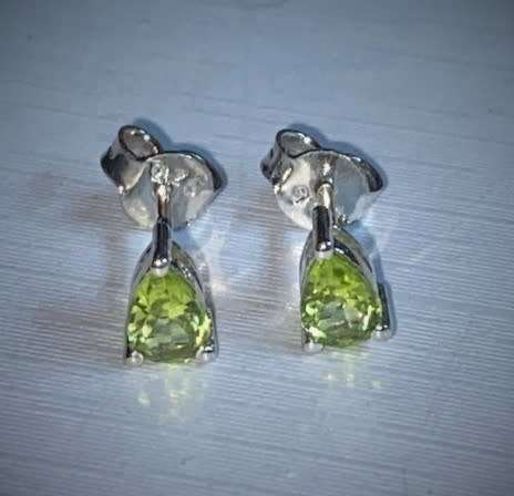 Gorgeous SterlingSilver Natural Peridot earrings, Special!!!