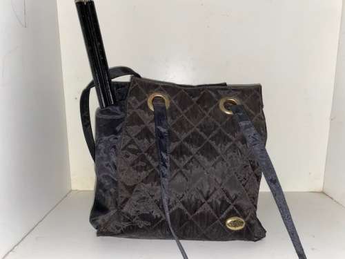 Video camera in bag with tripod in excellent condition