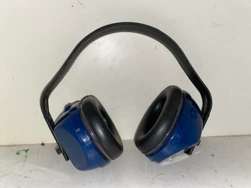 Ear muffs in good condition