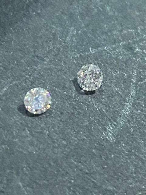 SPECIAL: 2 x 0.10 ct White Natural Diamonds: G/H colour: VS Clarity:ACTUAL IMAGE
