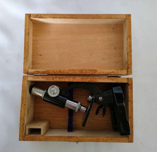 Vintage Microscope in original wooden box in excellent condition