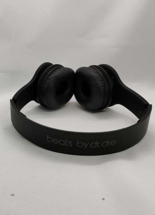 Beats by Dr Dre (Solo) with noise cancelling in R500 bag in as new condition, HUGE DISCOUNT