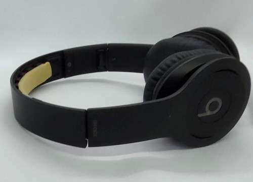 Beats by Dr Dre (Solo) with noise cancelling in R500 bag in as new condition, HUGE DISCOUNT