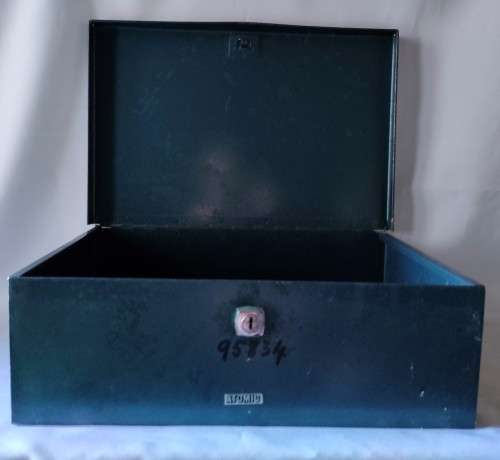 Metal Toolbox (app 400 mm) in good condition: