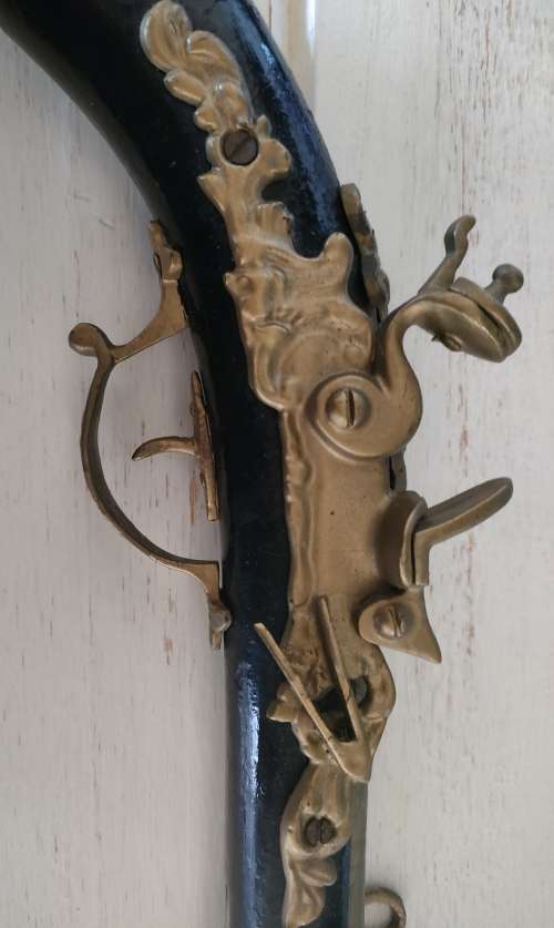 Flintlock pistol reproduction:In good condition