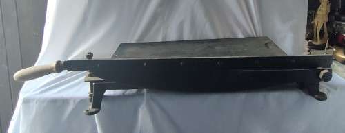 Large and heavy cast iron Guillotine: Good condition: