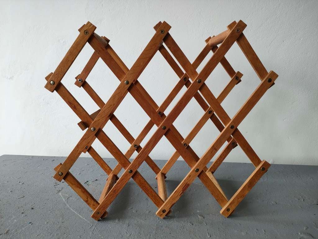 Lovely wooden 12 bottle foldable wine rack: Length: 330 mm: No damage