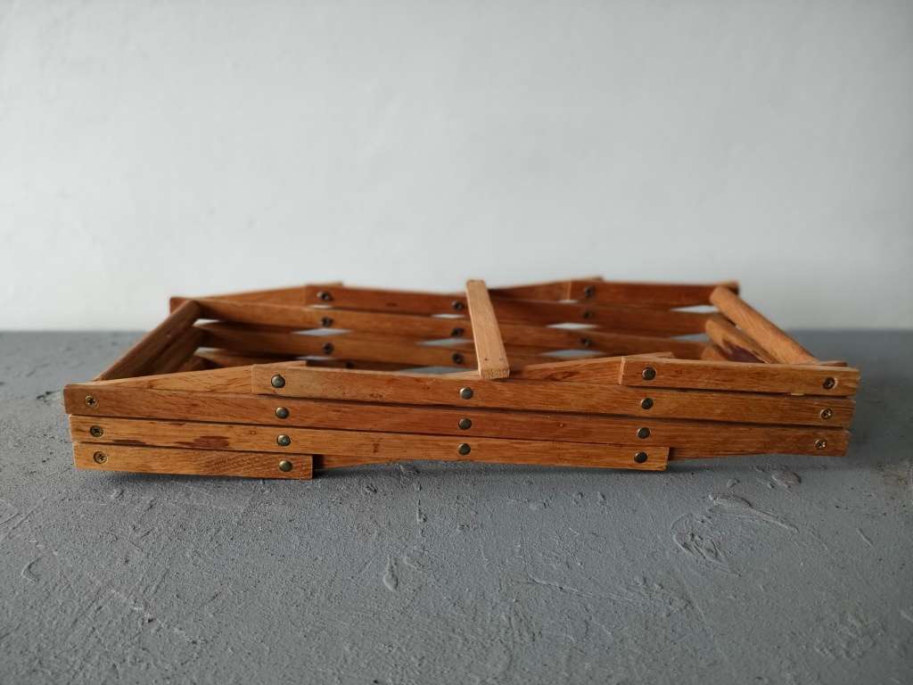 Lovely wooden 12 bottle foldable wine rack: Length: 330 mm: No damage