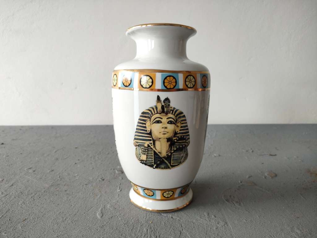 Gorgeous hallmarked Egyptian vase in excellent condition: Height app 260 mm
