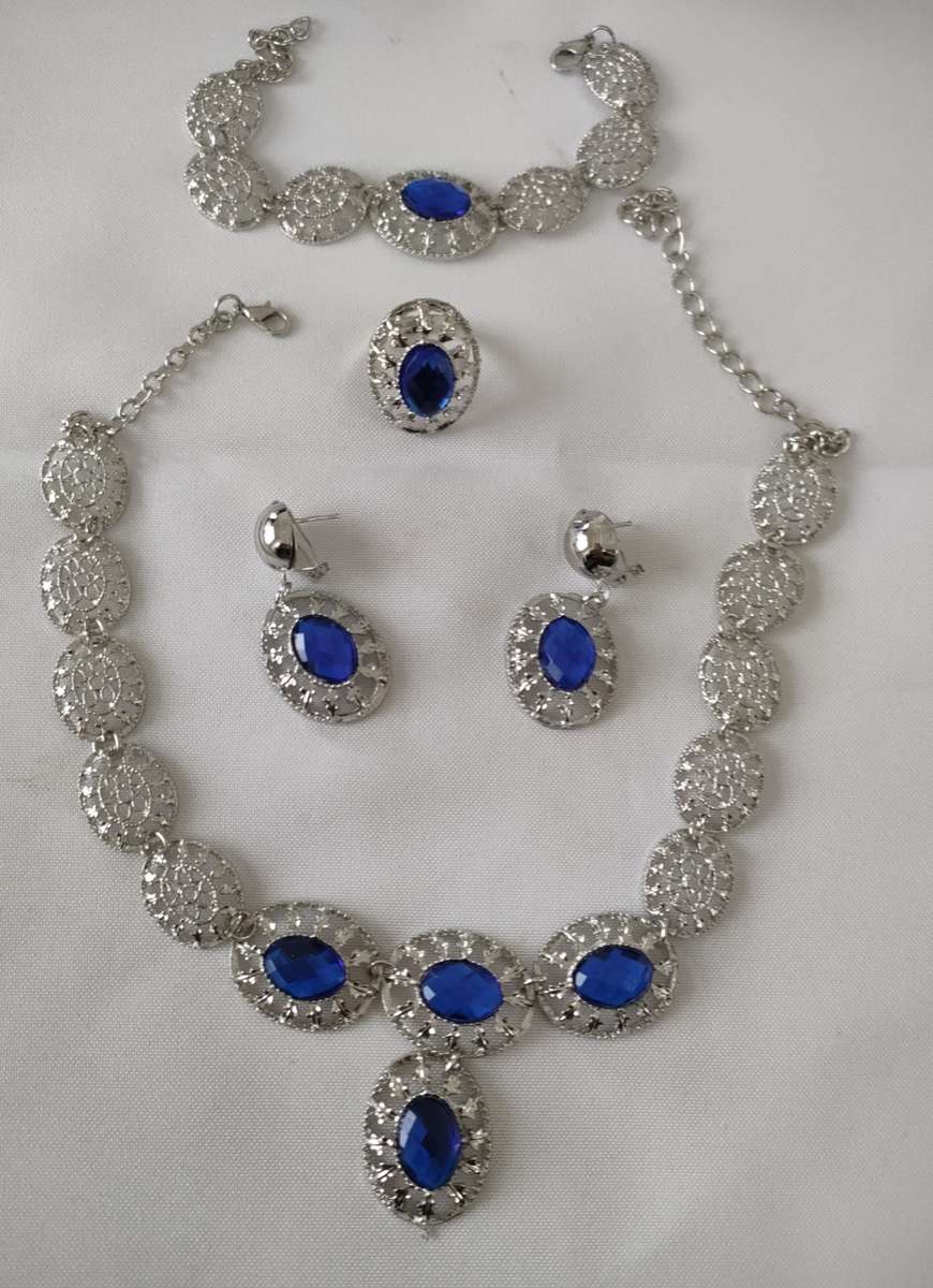 Full set of lovely Costume jewellery with faceted stones cast in German silver