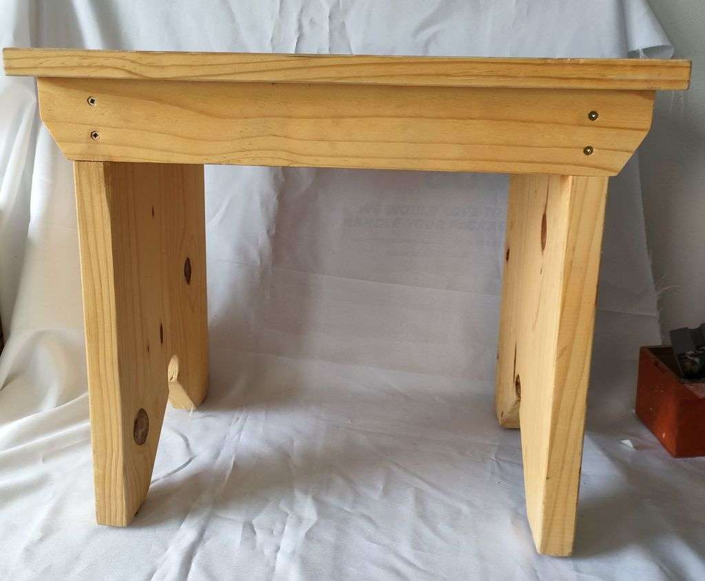 New Water benches in solid wood: Good quality, 530 x 350 x 430 mm: 2 Available