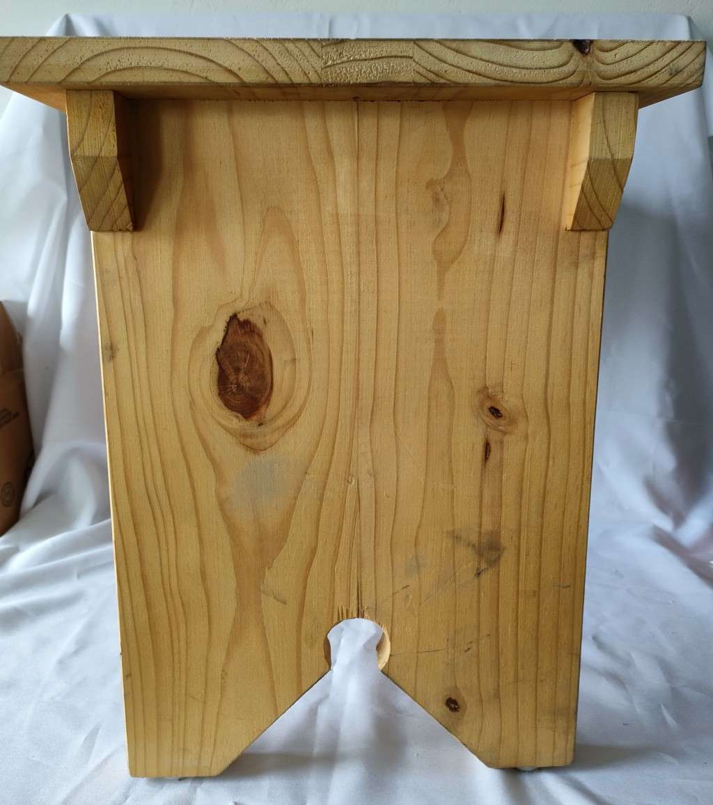 New Water benches in solid wood: Good quality, 530 x 350 x 430 mm: 2 Available