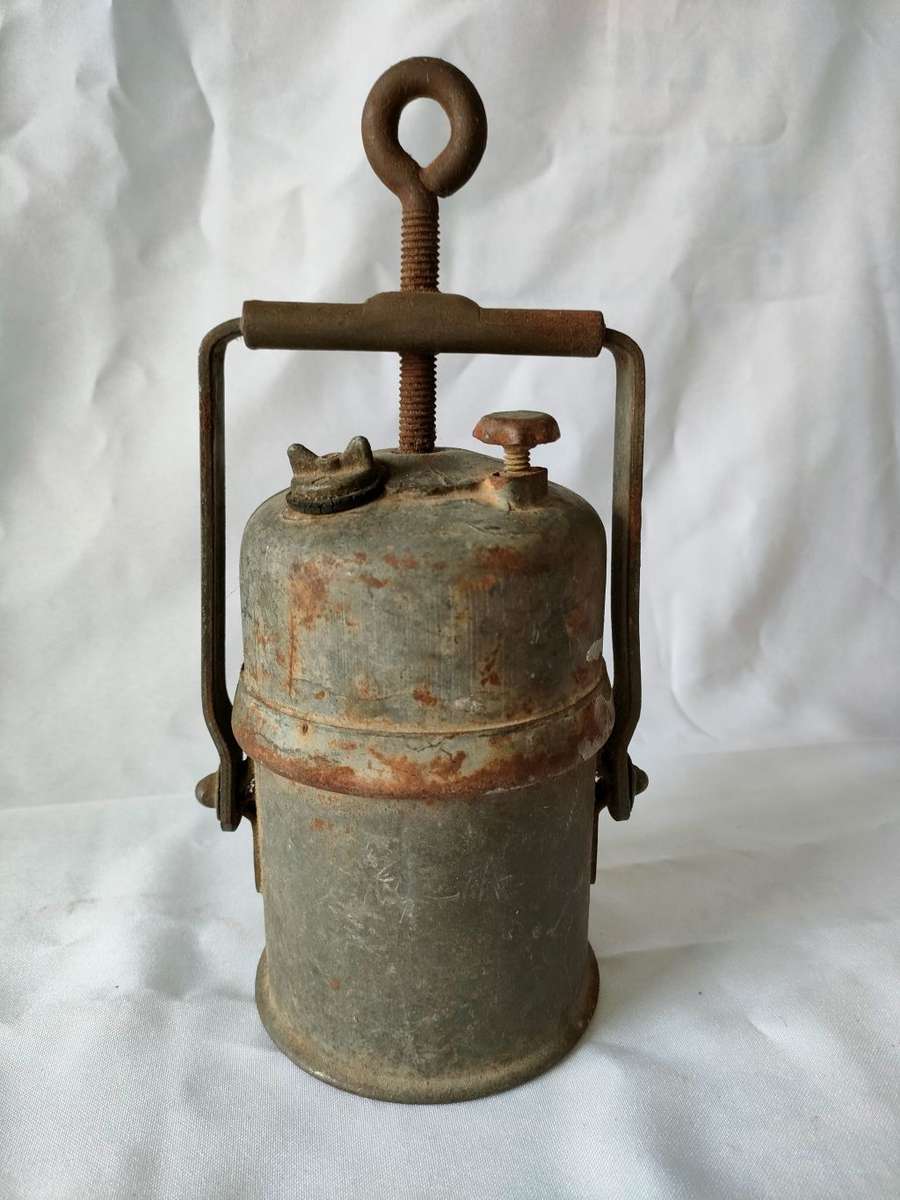 Vintage Carbide lamp without reflector: No damage