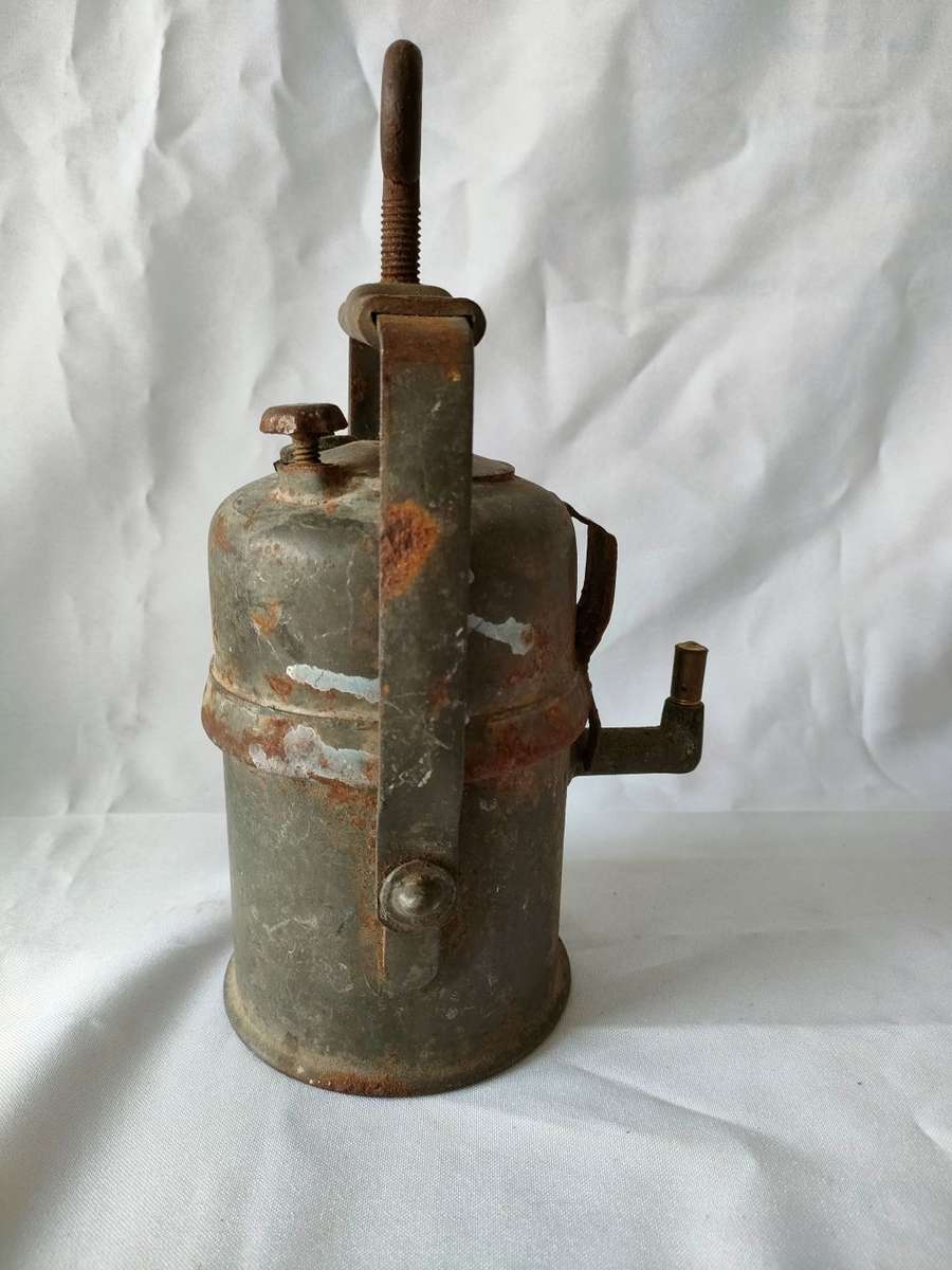 Vintage Carbide lamp without reflector: No damage