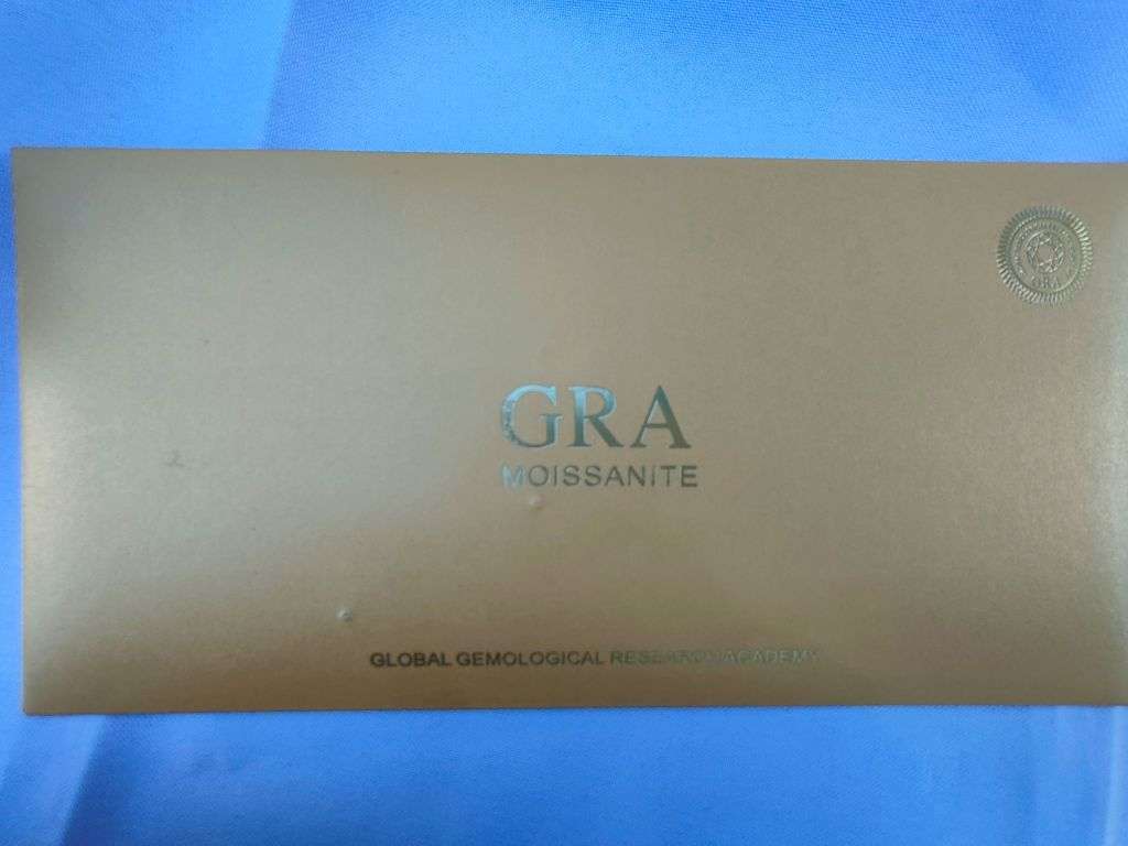 GRA graded Moissanite: 2 carats: Round brilliant cut and VVS clarity