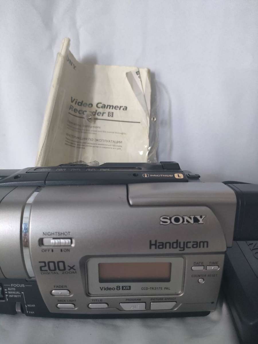 Sony video camera in good working condition in good quality bag: Lovely item