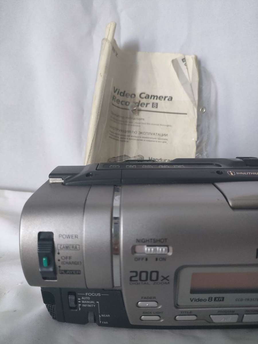 Sony video camera in good working condition in good quality bag: Lovely item