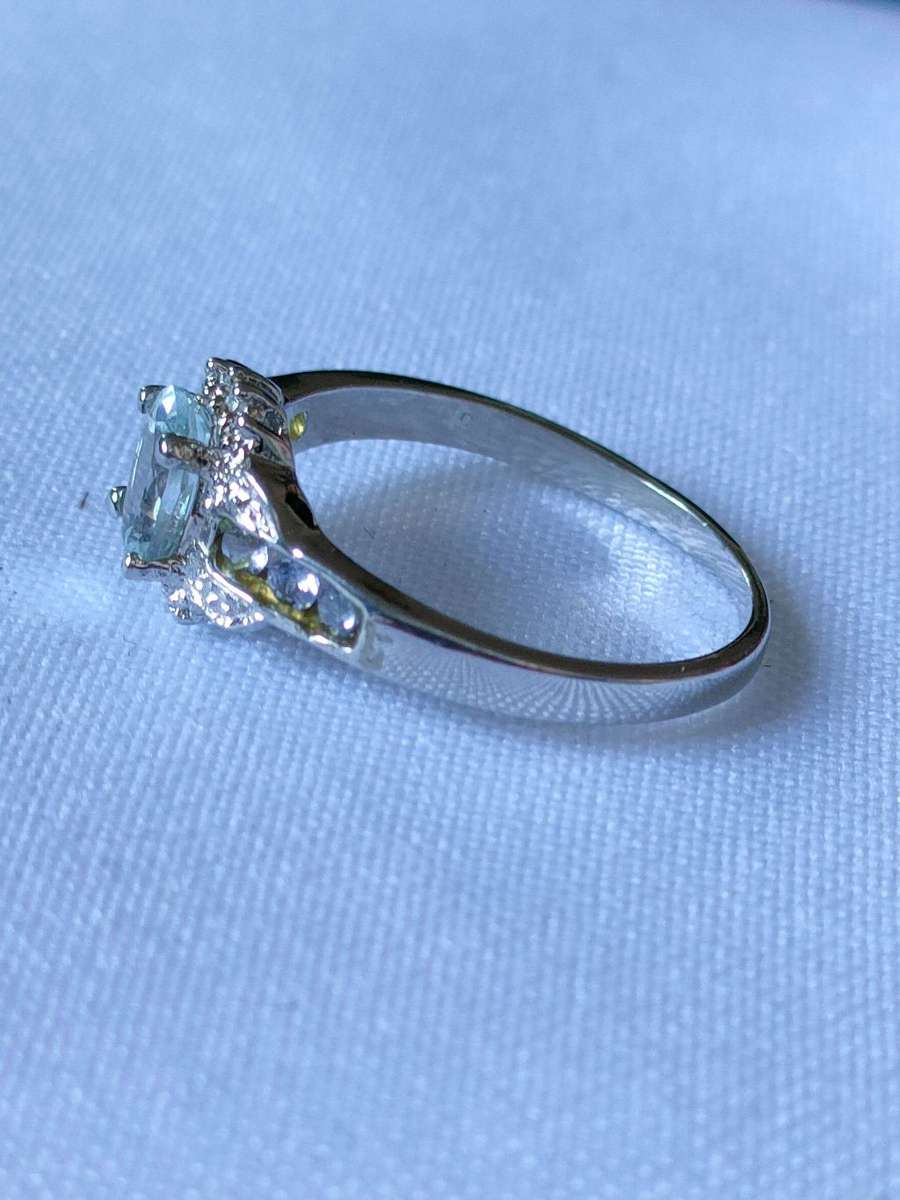 Sterling Silver White Topaz, Tanzanite and diamond ring: Stunning piece: Size: US7Weight: 1.30.ct+