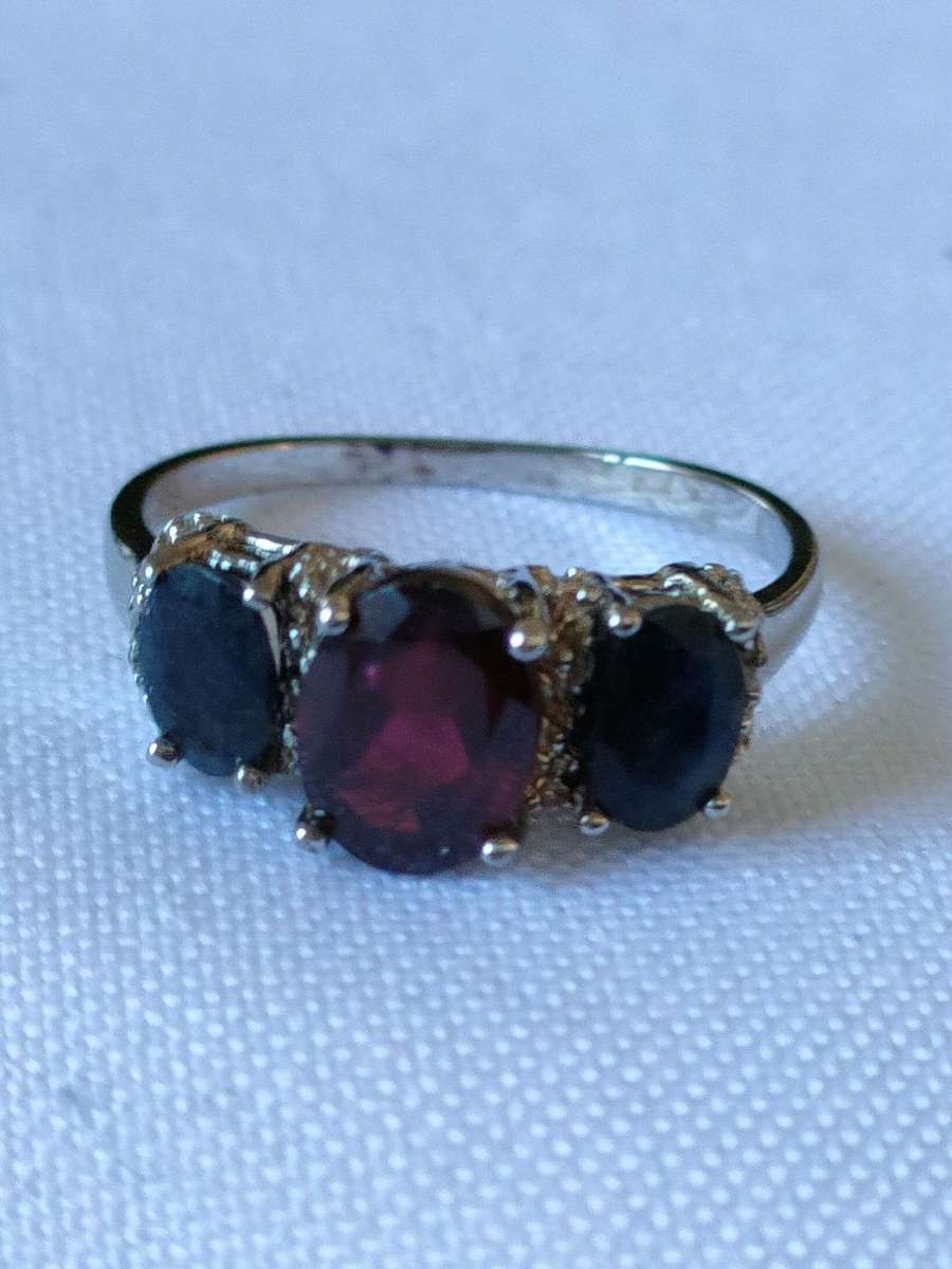 Sterling Silver Garnet and diamond ring: Size: US 7 Weight: 3.20.ct+
