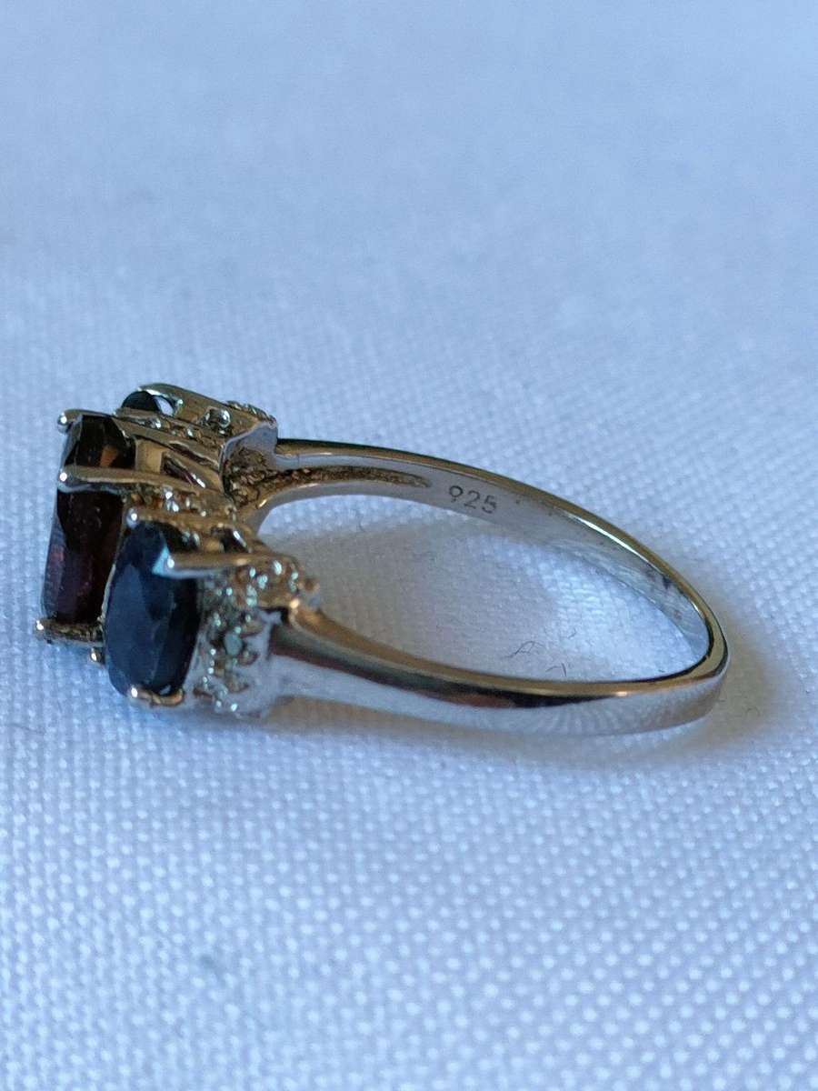 Sterling Silver Garnet and diamond ring: Size: US 7 Weight: 3.20.ct+