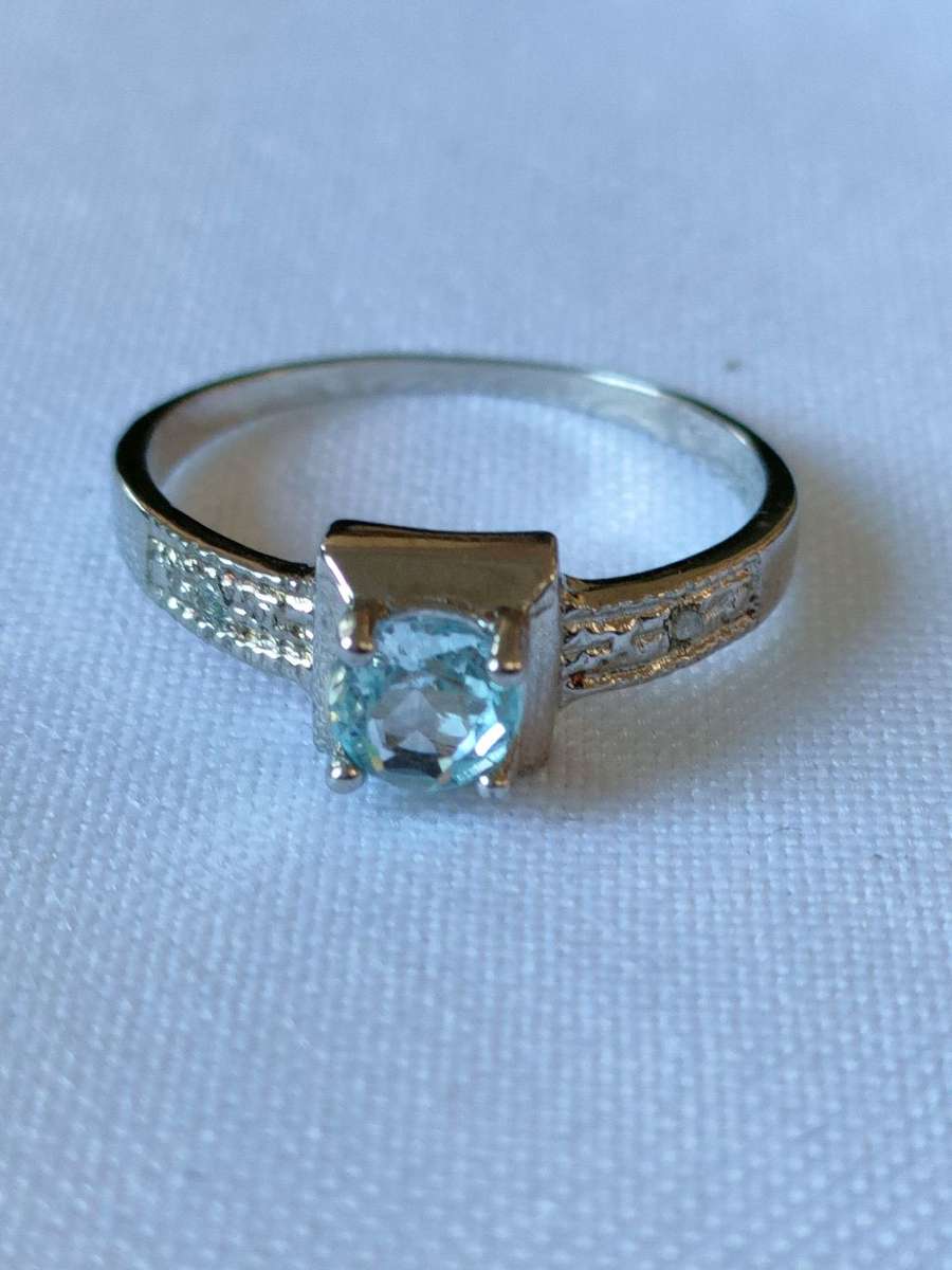 Sterling Silver Blue Topaz and  diamond ring: Size: US 7: Weight: 0.50 ct