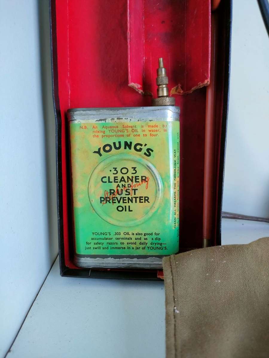 Vintage Rifle cleaning kit, incl tools, brushes, .303 oil etc in pouch Selling As Is