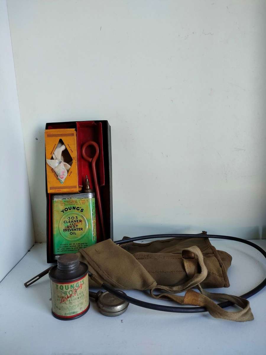 Vintage Rifle cleaning kit, incl tools, brushes, .303 oil etc in pouch Selling As Is