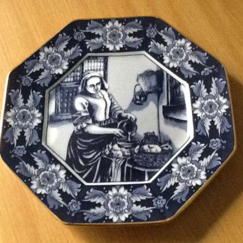 Perfect Delft plate, in limited edition Old Masters series, no 2628 "the Maid Servant"
