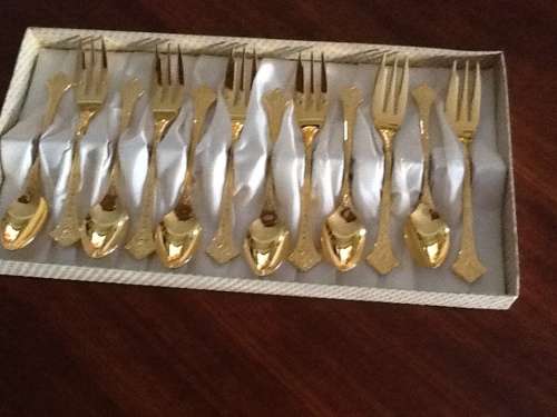 Elegantly stunning Vintage 24ct gold plated set of 6 dessert spoons and forks