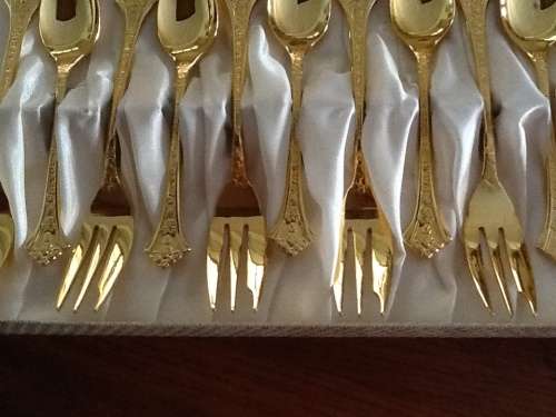 Elegantly stunning Vintage 24ct gold plated set of 6 dessert spoons and forks