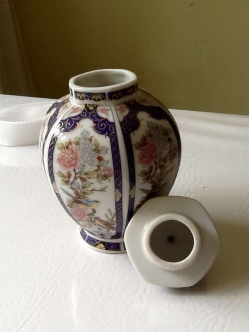 Oriental temple/ ginger jar with beautiful design