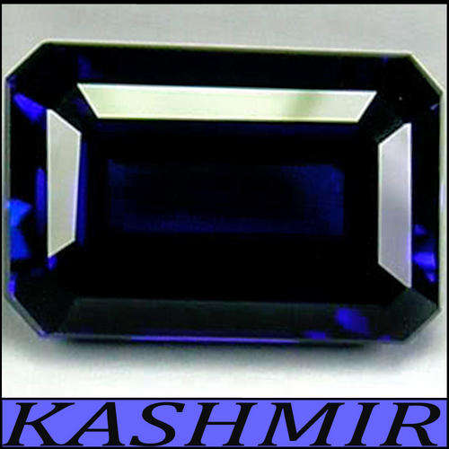 6.75 CT STUNNING KASHMIR CORNFLOWER BLUE NATURAL SAPPHIRE GEMSTONE POLISHED IN AN EMERALD CUT.
