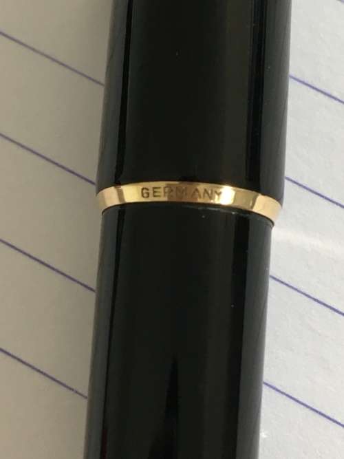 Vintage Montblanc fountain pen in black precious resin and gold