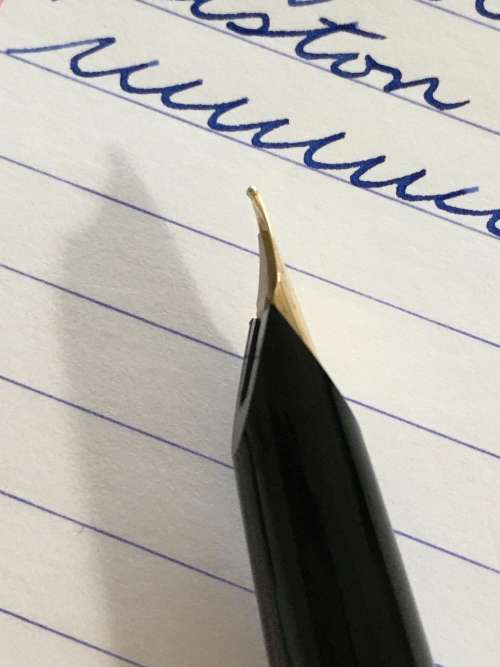 Vintage Montblanc fountain pen in black precious resin and gold