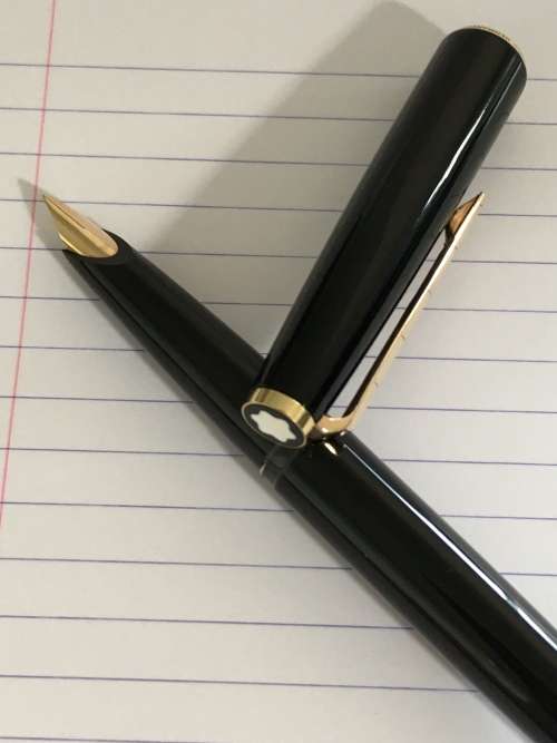 Vintage Montblanc fountain pen in black precious resin and gold