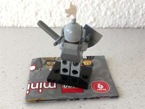 LEGO MINIFIGURE *KNIGHT* - SERIES 9