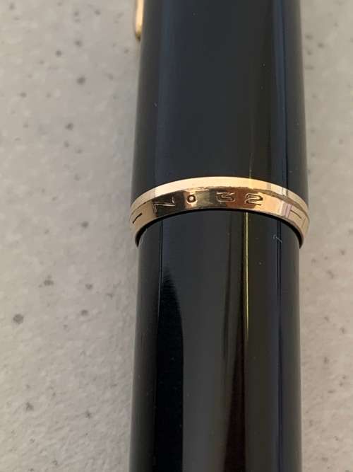 Beautiful Vintage 1960s Montblanc Black Precious Resin and Gold Nib Fountain Pen