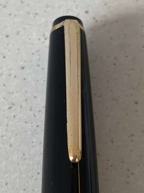 Beautiful Vintage 1960s Montblanc Black Precious Resin and Gold Nib Fountain Pen