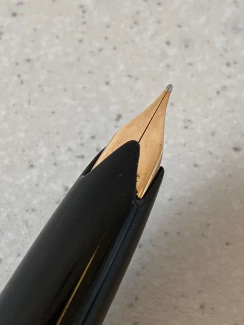 Beautiful Vintage 1960s Montblanc Black Precious Resin and Gold Nib Fountain Pen