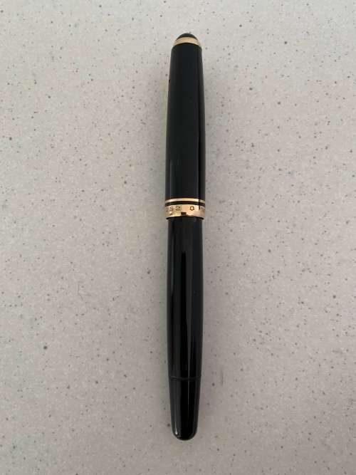 Vintage 1950s Montblanc Black Precious Resin and Gold Nib Fountain Pen