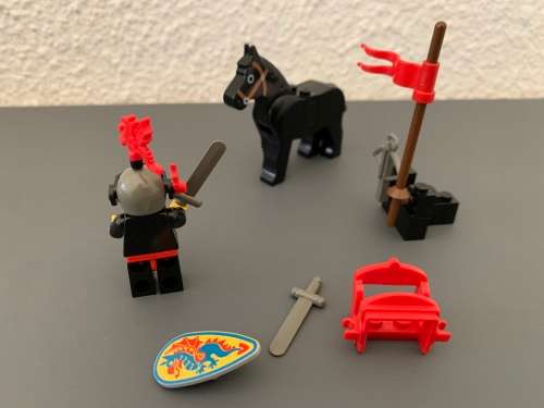 VINTAGE LEGO BLACK KNIGHT - 1992 SET