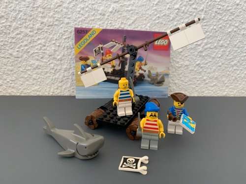 VINTAGE LEGO CASTAWAY CRAFT - 1989 SET