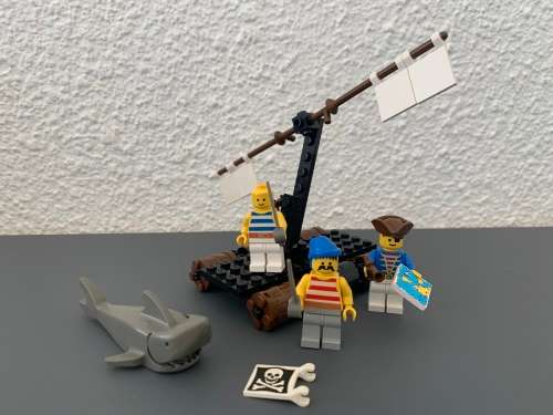 VINTAGE LEGO CASTAWAY CRAFT - 1989 SET