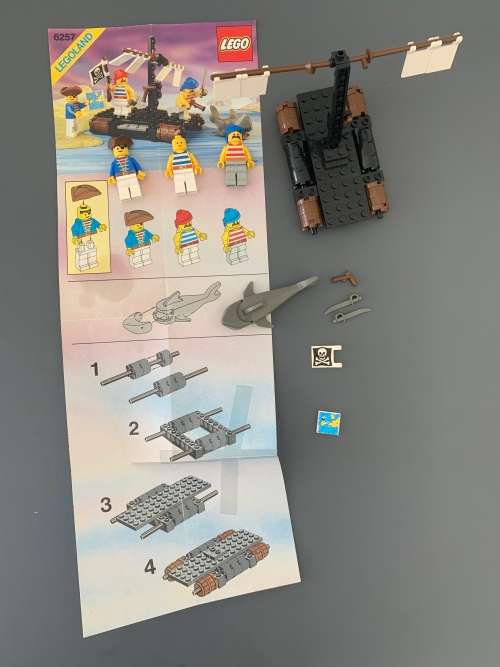 VINTAGE LEGO CASTAWAY CRAFT - 1989 SET