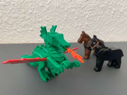 VINTAGE LEGO DRAGON WAGON- 1993 SET