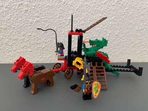 VINTAGE LEGO DRAGON WAGON- 1993 SET