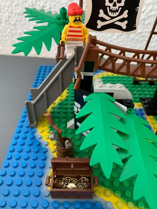 VINTAGE LEGO FORBIDDEN ISLAND- 1989 SET